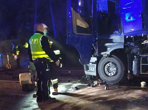 Potworny Wypadek Na Dk W Sarnowie Zgin Kierowca Inpost Tir