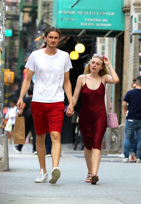 Dakota Fanning Dakotafanning Nude The Fappening Photo FappeningBook