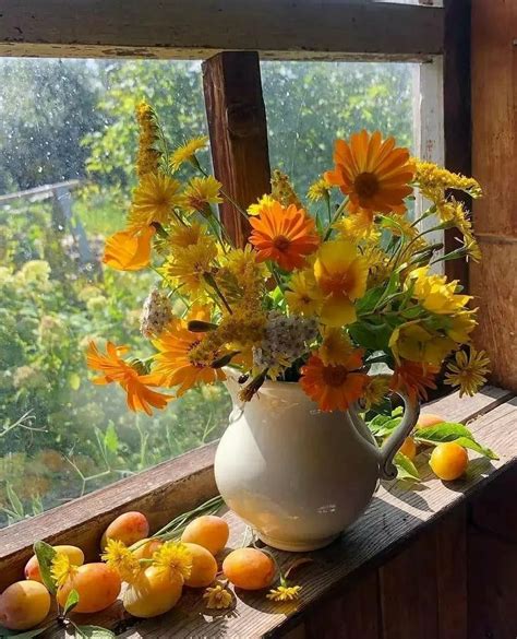 Квітково ягідний настрій Beautiful Flower Arrangement