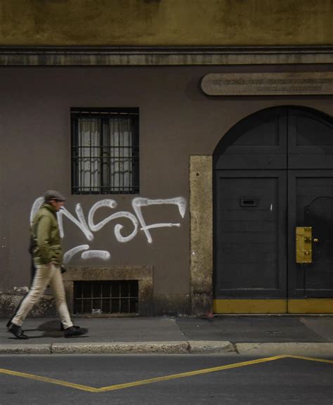 Ancora Vandali Alla Casa Di Manzoni I Writer Attaccano Il Centro Storico