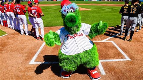 Phillie Phanatic Debuts His Spring Training Makeover Fox 29 Philadelphia