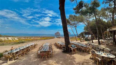 Restaurant à Hyères les pieds dans le sable face à Porquerolles Le