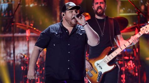 Luke Combs concert in North Carolina postponed | wcnc.com