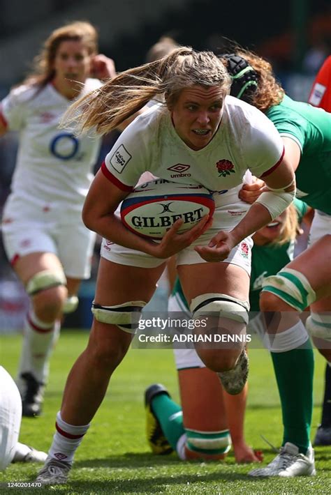 Englands Lock Zoe Aldcroft Makes A Break During The Six Nations