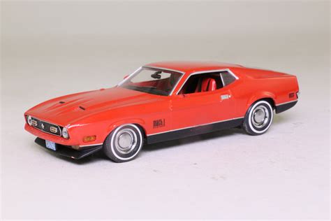 Minichamps Ford Mustang Mach James Bond Diamonds