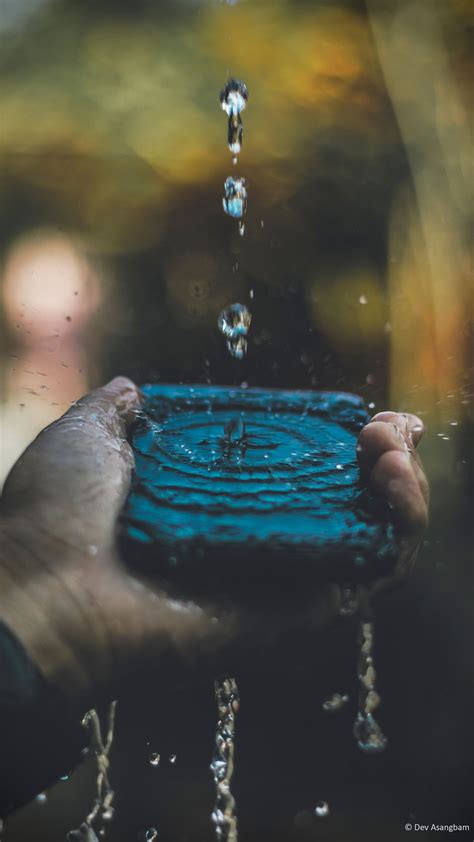 Hand Mobile Phone Water Splash 4K Ultra HD Mobile Wallpaper Hd Dark ...