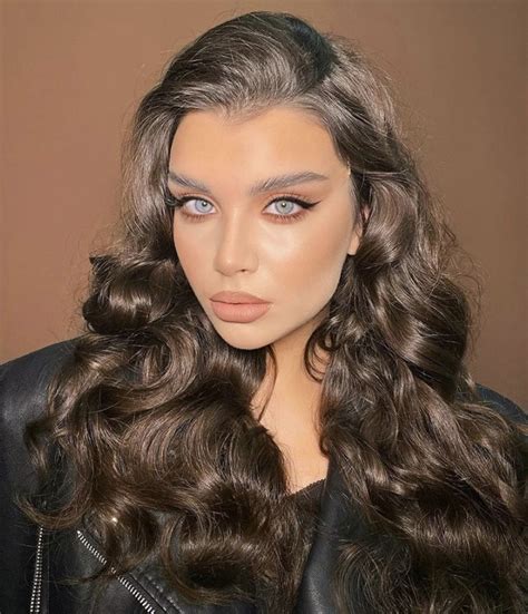 Blue Eyes Babe Hair Beauty Dark Hair Hair Inspiration