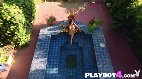 Perfect Tits Ebony MILF Posed Naked Before Hot Latina Teen Showed Hot Body