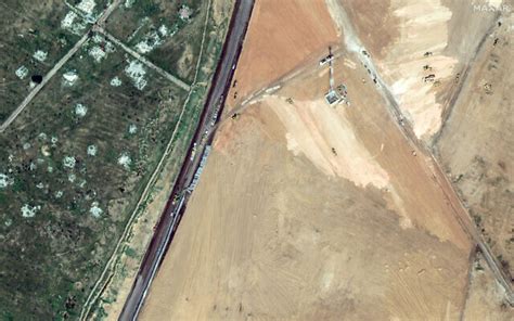 Sattelite images show Egypt building a wall near Gaza Strip border ...