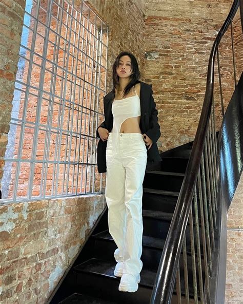 Ảnh tiktoker Phạm Mỹ Linh bikini khoe vòng eo thon sexy