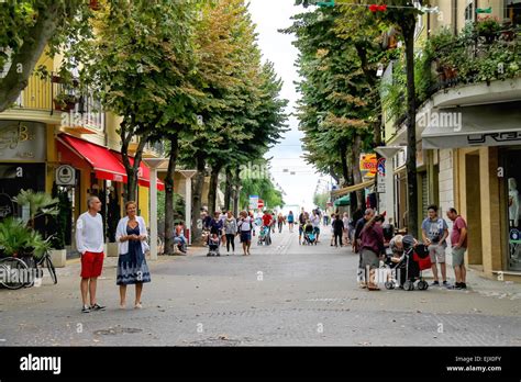 Bellaria Igea Marina Italien 14 August 2014 Touristen In Der Stadt