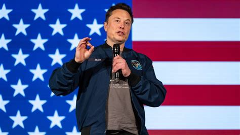 Elon Musk is sharing some details about his immigration path. Experts ...