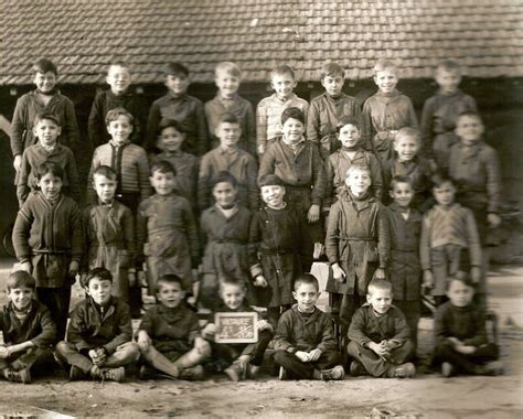 Photo De Classe 4eme Voltaire De 1953 ECOLE PRIMAIRE VOLTAIRE