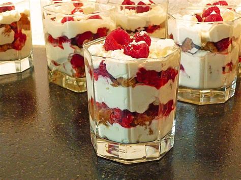 Cantuccini Rezepte Dessert Im Glas Mit Himbeeren Und Amaretto