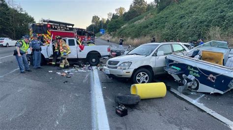 Multi Vehicle Crash Snarls Evening Commute On I 5 In Seatac Officials Say