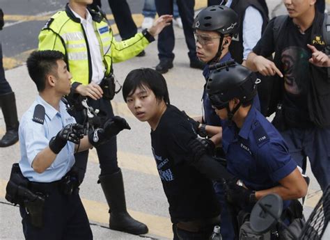 Hong Kong Police Arrest Protesters As Mong Kok Camp Is Dismantled In Pictures