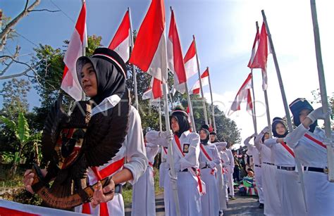 Pawai Perayaan Hut Ri Antara Foto