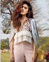 Sapna Pabbi Hot Pics Collection Aznude