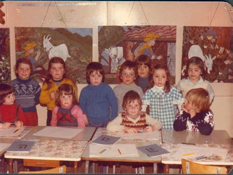 Photo De Classe Petite Ou Moyenne Section De 1977 SAINT LOUIS DE