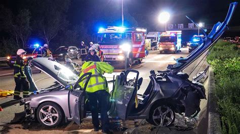 A3 Obertshausenhanau Ein Schwerstverletzter Nach Unfall Zwischen Audi