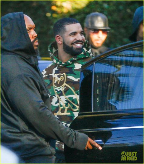 Drake Goes Shopping After Making Billboard S Hot Artists Of The