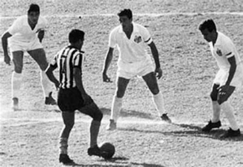 FOTOS Relembre a bela história de Garrincha pelo Botafogo em imagens