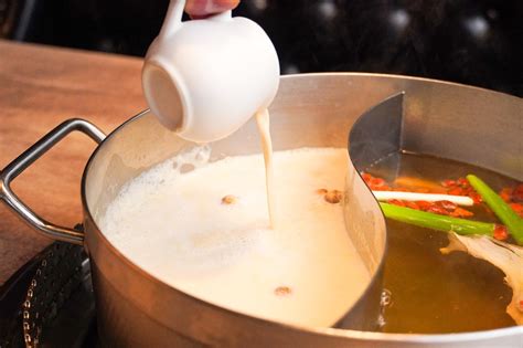 大湖草莓吃到飽、氣泡酒暢飲！新馬辣草莓季開跑，免費升級卜卜蜆雞腿鍋食尚玩家