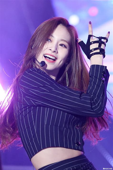 Times Twice S Tzuyu Made Us Go Hot Damn With Her Stage Outfits Koreaboo