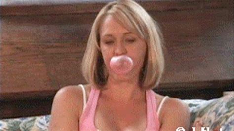 Layla S Bubble Gum Debut Clips To Go