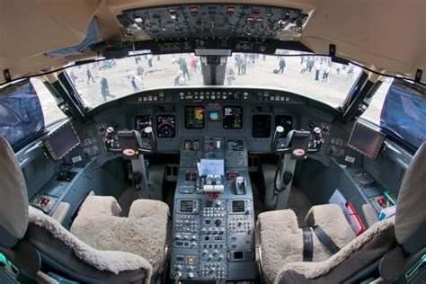 Bombardier CRJ1000 Cockpit - Flight Deck - FlyRadius