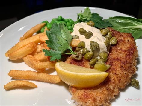 Schnitzel med pommes kapris och dijoncrème Jojos Kök