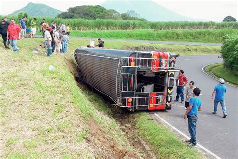 Ocho Personas Resultan Heridas En Accidente De Autobús