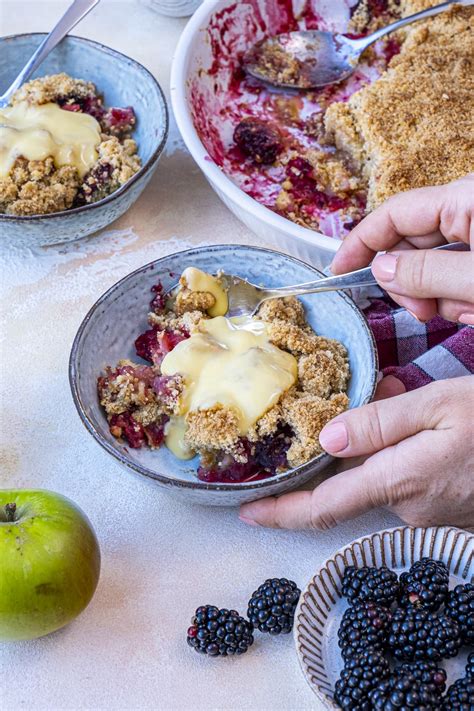 Easy Apple And Blackberry Crumble Easy Peasy Foodie