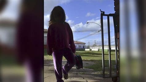 Mãe que agrediu criança por fazer cocô vai responder por maus tratos e