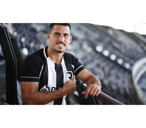 Gabriel Pires reforço do Botafogo chama atenção pela boa forma