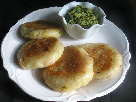 Potato Patties Stuffed With Spiced Green Peas Aloo Matar Tikki Lisa