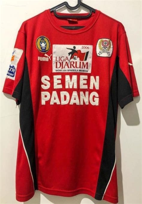 Semen Padang Fc Home Kit