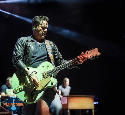 Critics explain the unique musical style of gary allan ryan ohio 5