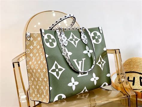 Lv Louis Vuitton Bag Green White 2 Toned Bag With Free Card Holder Black November Charityshop