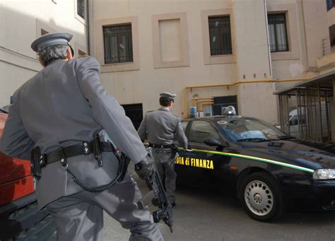 Comune Di Torre Annunziata Arrestato Tecnico Del Comune Accusato Di