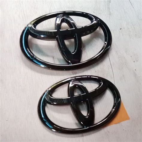 Jual Logo Emblem Grill Depan Belakang Toyota Yaris Hitam Gloss Satu Set