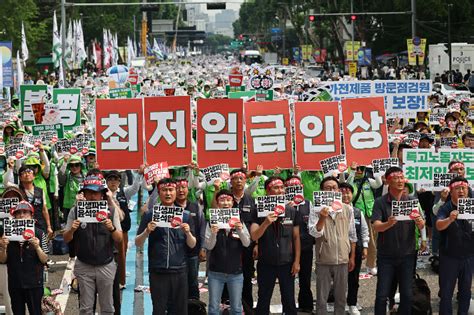 민주노총 주말 도심 1만명 모여 최저임금 1만2천원으로 노컷뉴스