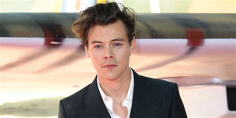 Harry Styles Looks Dreamy At Premiere Of His First Ever Film Dunkirk