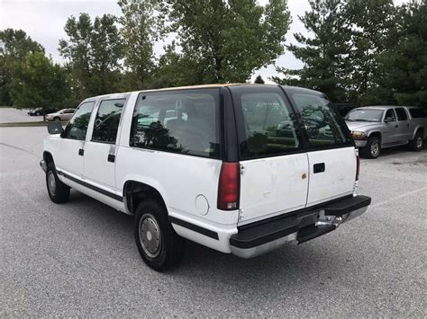 Chevrolet K Suburban Suv White Wd Automatic K Classic