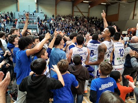 VIDEO Basket dans une ambiance de folie Fougères s offre une