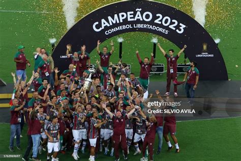 Players Of Fluminense Celebrate With The Trophy After Winning The