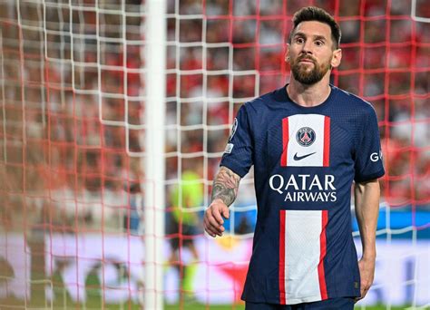 Lionel Messi Suffers Calf Contracture Get French Football News