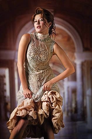 Tamara Bleszynski Hot Pose With Glamour Gown Foto Sexy Artis Indonesia