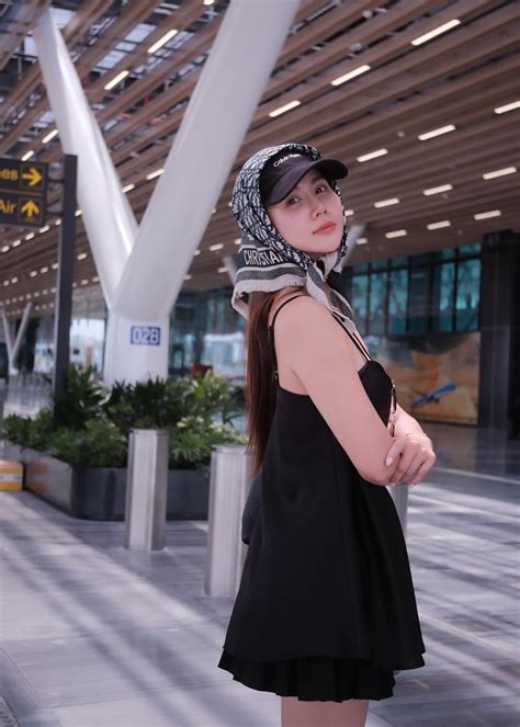 Cựu hot girl Huyền Lizzie khoe thời trang sân bay tuyệt đối điện ảnh Báo Tri thức và Cuộc