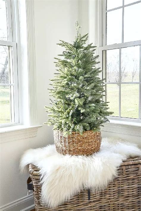 THE ULTIMATE GUIDE TO TABLETOP CHRISTMAS TREE - StoneGable